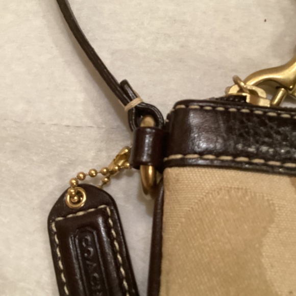 Vintage Coach Wristlet Gold Pattern - Picture 2 of 7